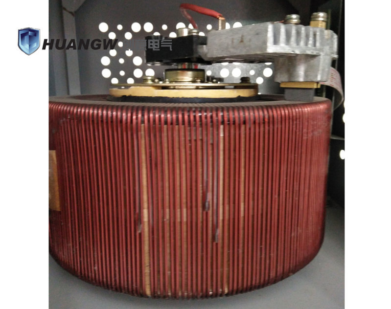 臥式高精度全自動(dòng)交流穩(wěn)壓器 臥式高精度全自動(dòng)交流穩(wěn)壓器